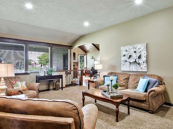4th image of 516 Stone Lake Dr