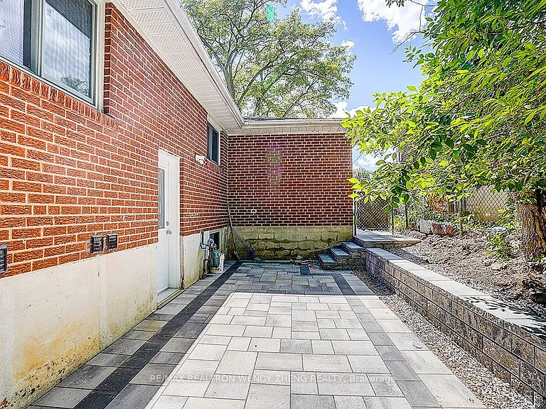 47 Sherwood Forest Dr #MAIN — Photo 33