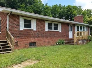 1962 Pisgah Dr, Canton, NC 28716