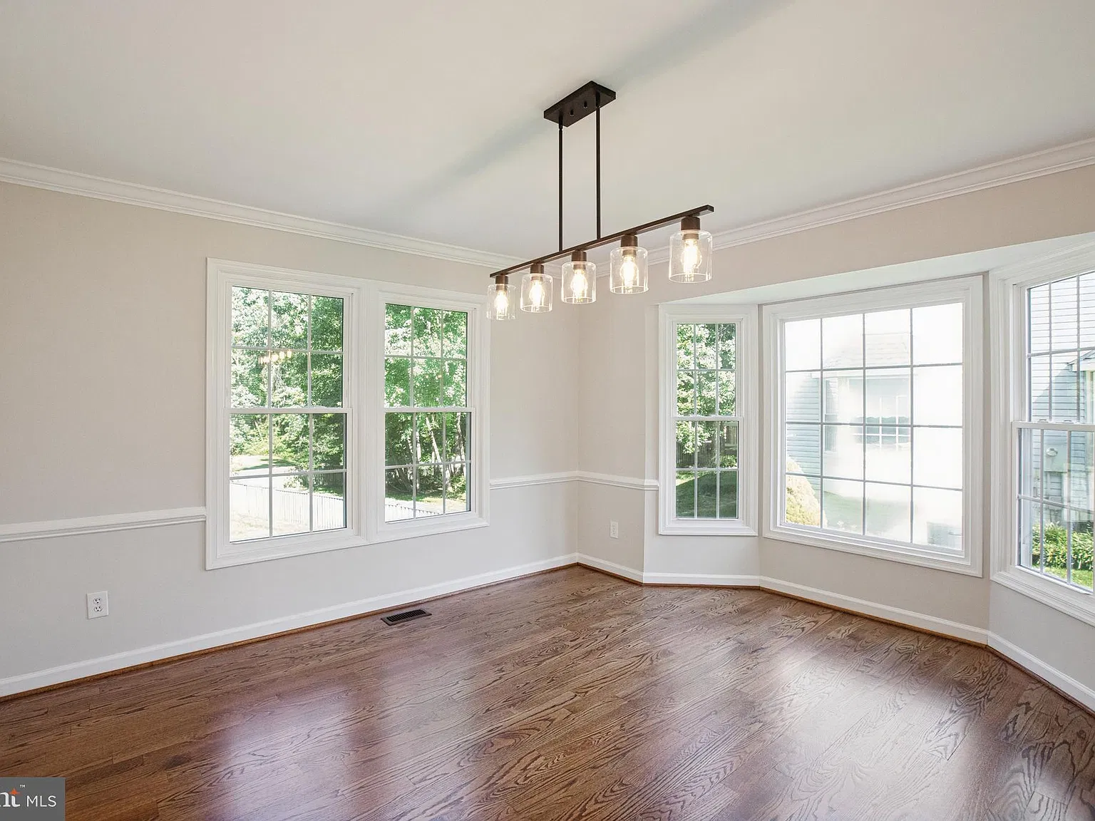 4 bed, 3.5 bath, 3582 sqft, $3,950 — Photo 4
