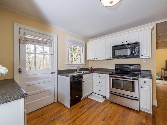 2nd image of 1826 Clayton Ave