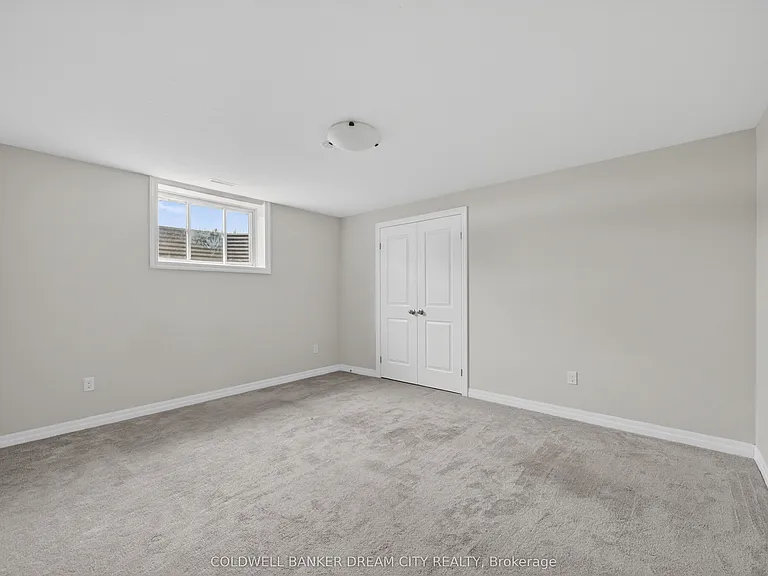 98 Livingston Dr — Photo 45