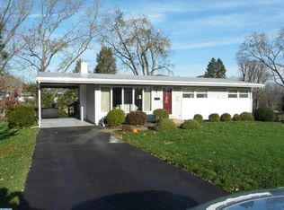 213 Robin Hood Ln, Aston, PA 19014
