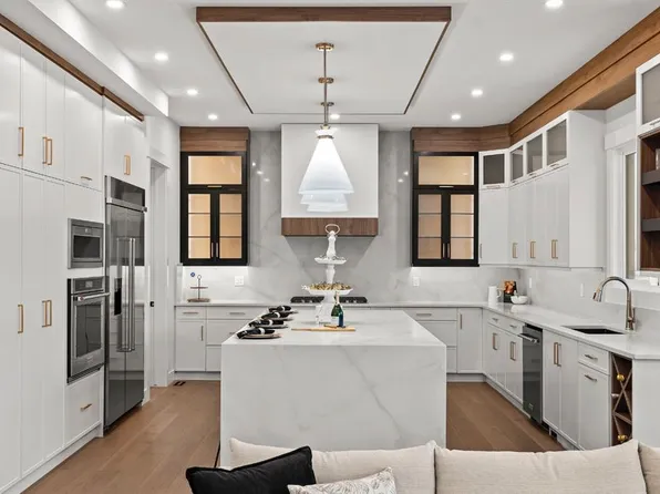 102 N South Shore Rd, Chestermere, AB T1X 3G2