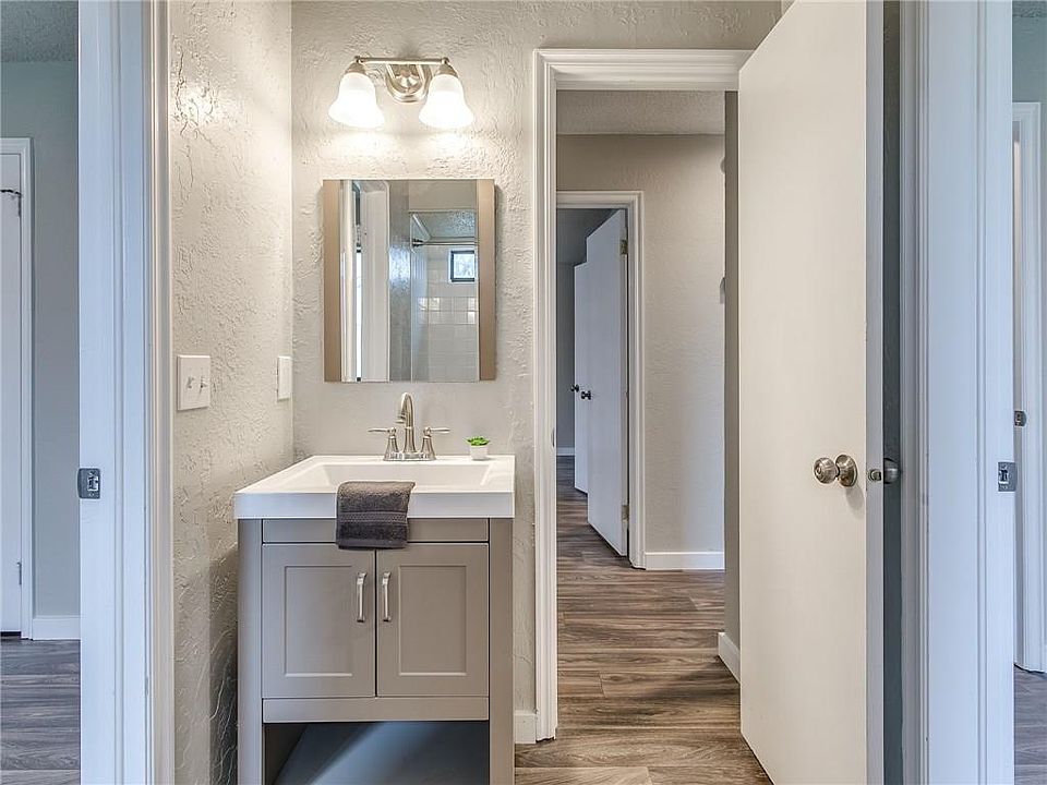 1st image of 323 N Westchester Way