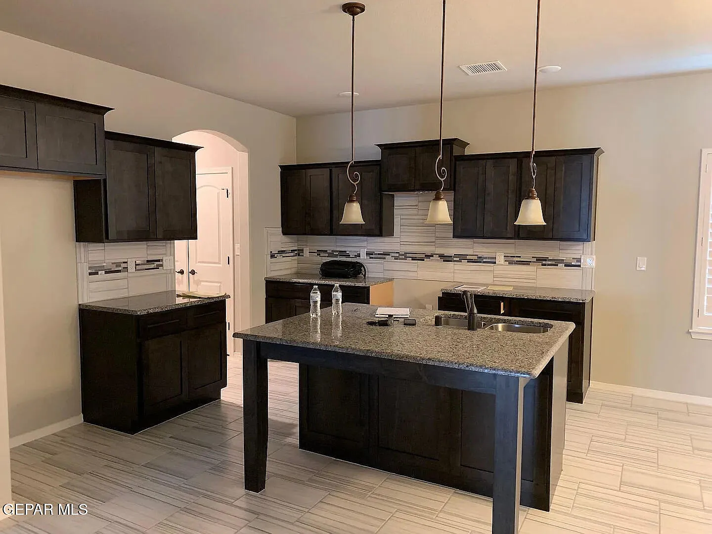 4 bed, 3.0 bath, 1817 sqft, $2,300 — Photo 4