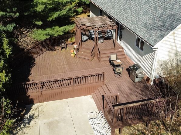 35 W Maple Dr, Seville, OH 44273
