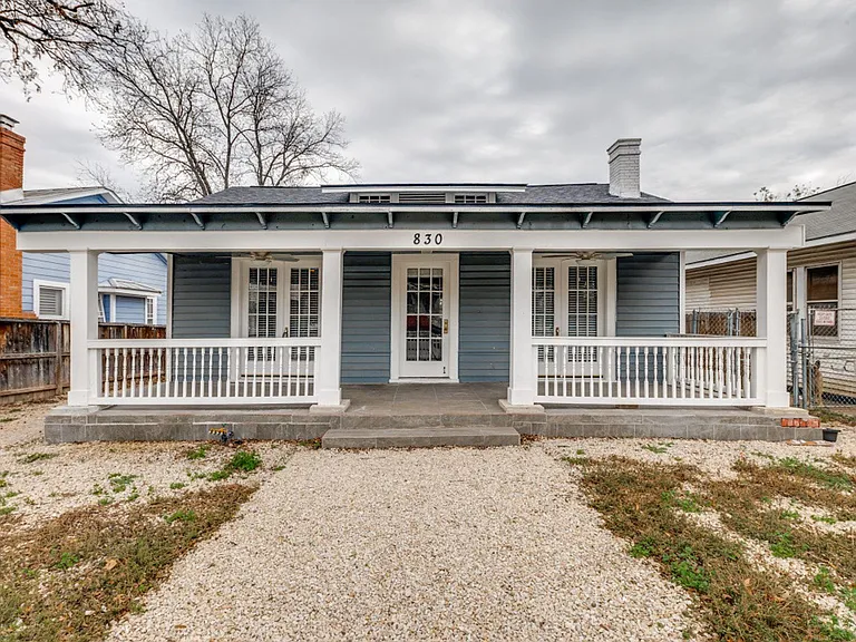 830 W Craig Pl — Photo 3