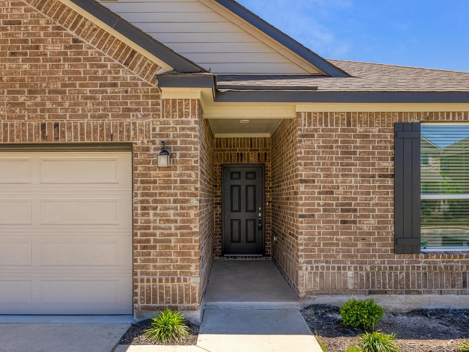 4 bed, 1678 sqft, $2,700 — Photo 3