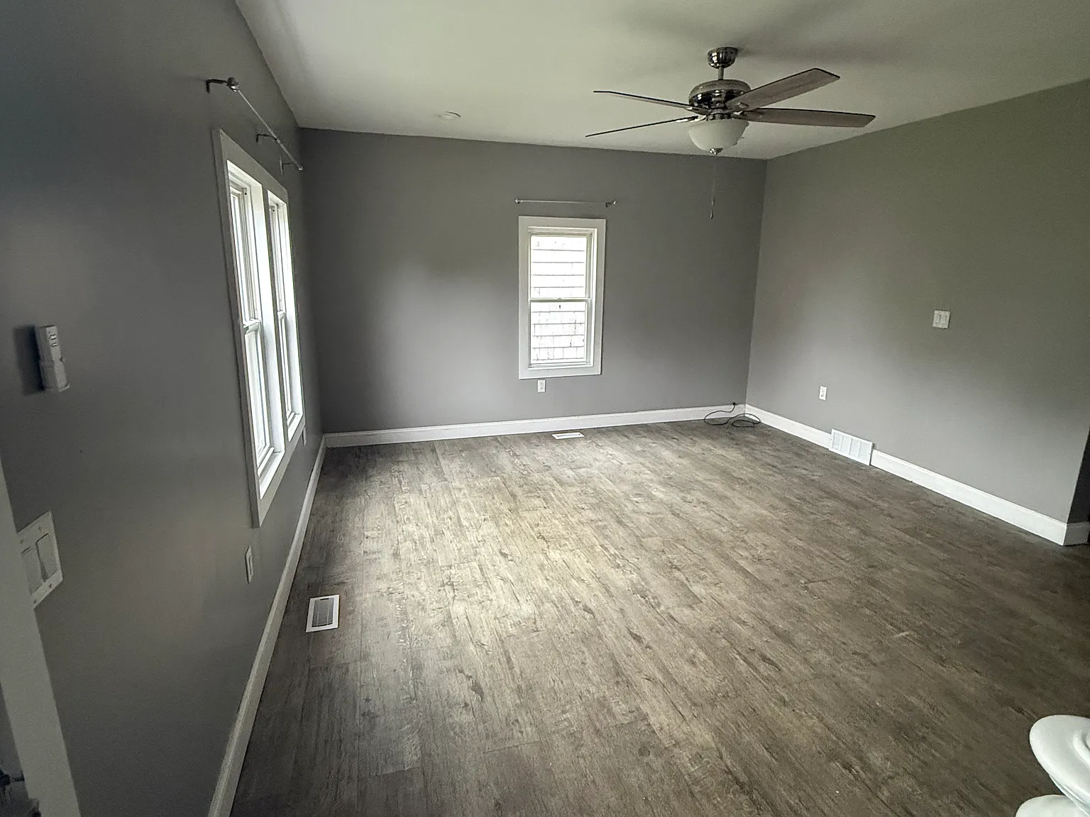 4 bed, 1.5 bath, 1416 sqft, $2,000 — Photo 3