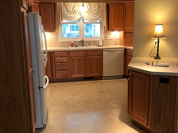 3rd image of 3521 Megan Ct NW