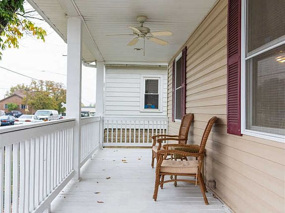 3rd image of 6 Sanders Dr