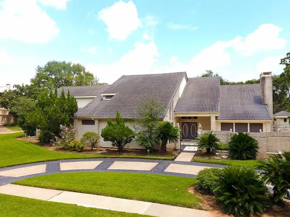 1719 Hodge Lake Ln, Sugar Land, TX 77478