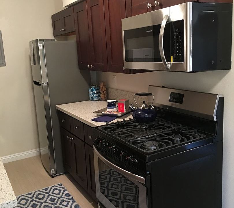 1st image of 296 N Oakland Ave APT 5