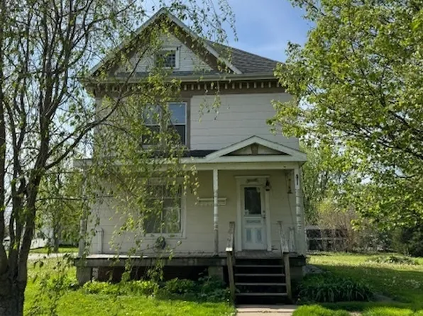 230 E Walnut St, Piper City, IL 60959