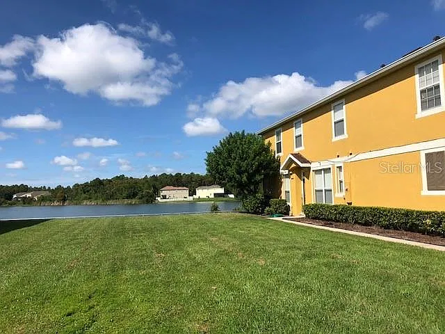 3 bed, 2.5 bath, 1780 sqft, $2,300 — Photo 2