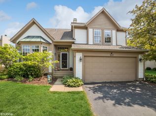 227 Shawnee Cir, Bartlett, IL 60103