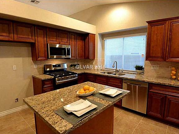 4th image of 717 Breezy Ridge Dr