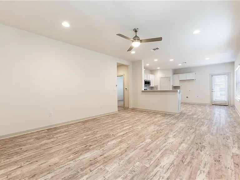 8304 Mimi Ln — Photo 4