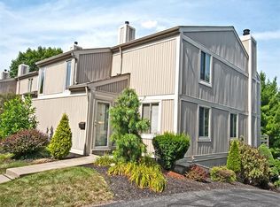 1575 Pineview Dr, Upper St Clair, PA 15241