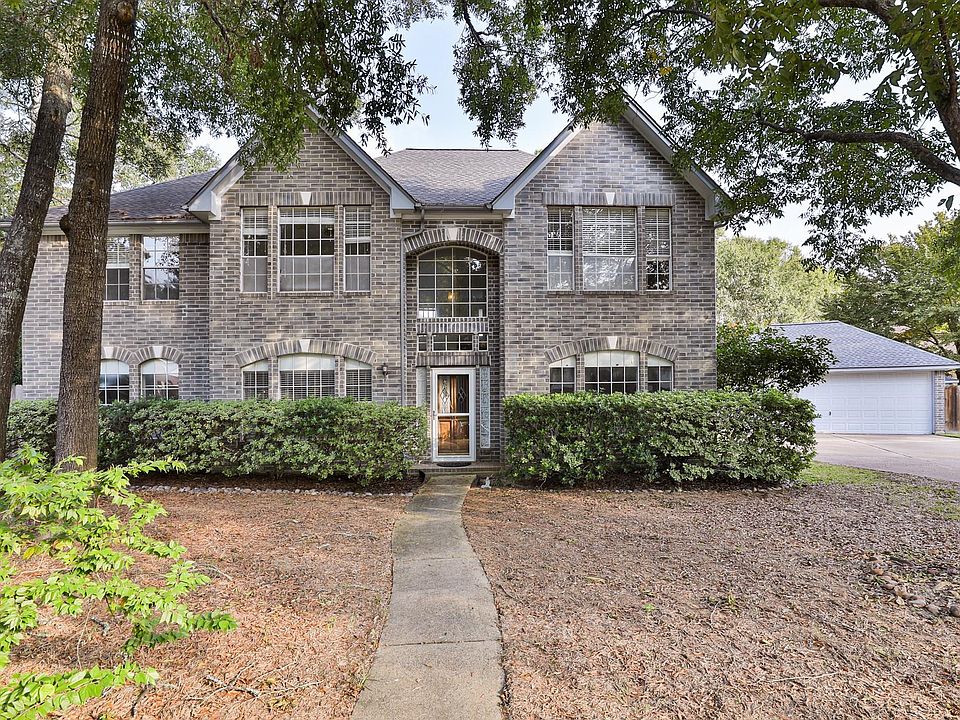 1st image of 2923 Parkwood Dr