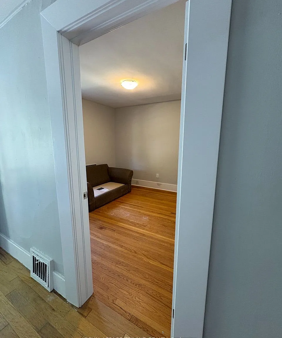 3 bed, $2,400 — Photo 4