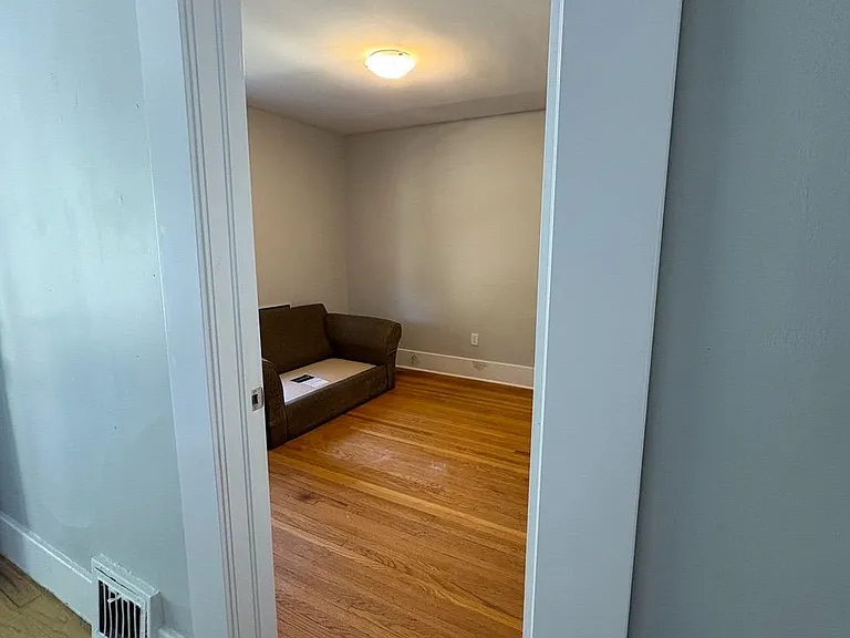 193 Huron St — Photo 4