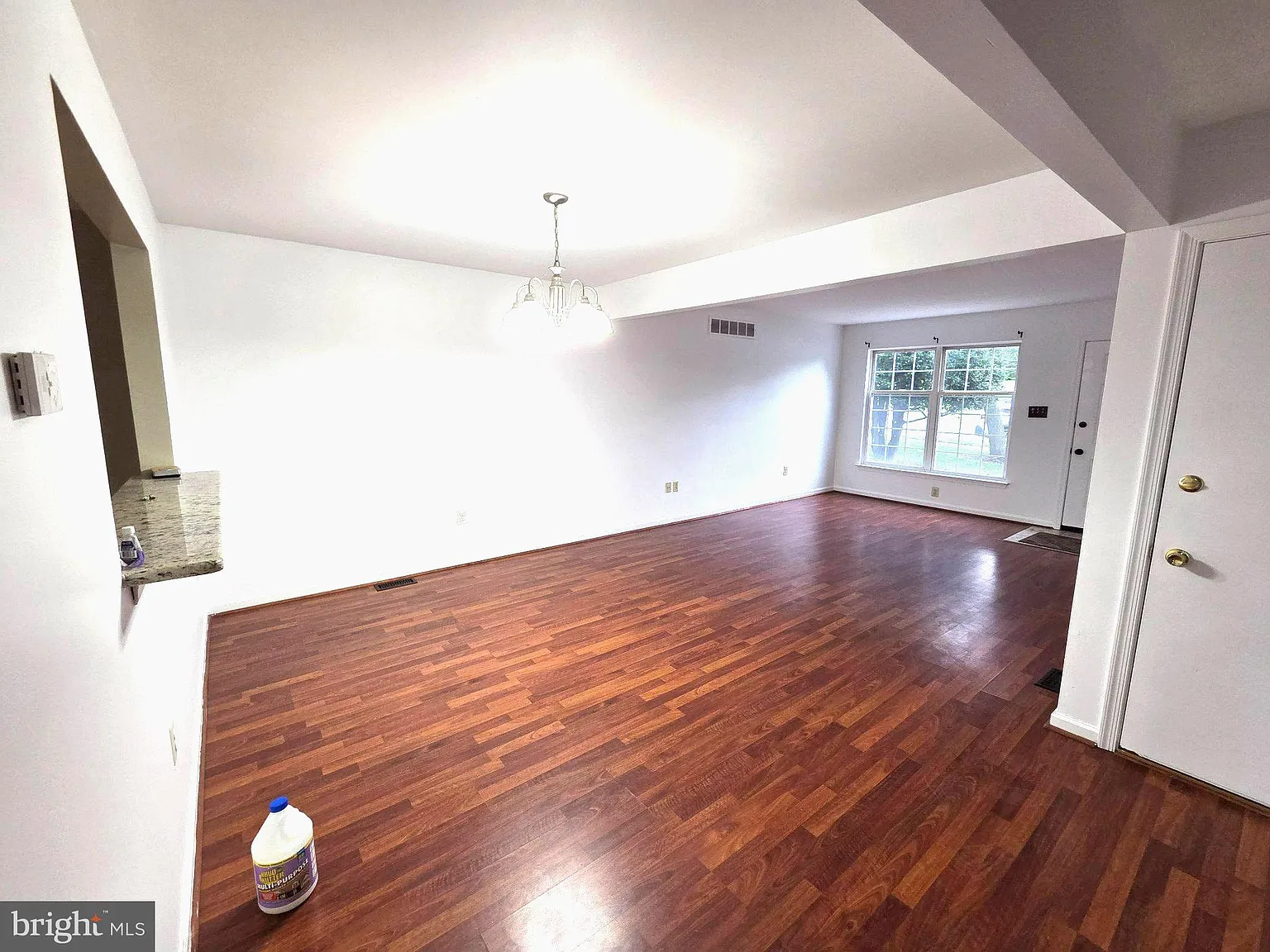 3 bed, 2.5 bath, 1696 sqft, $3,000 — Photo 2