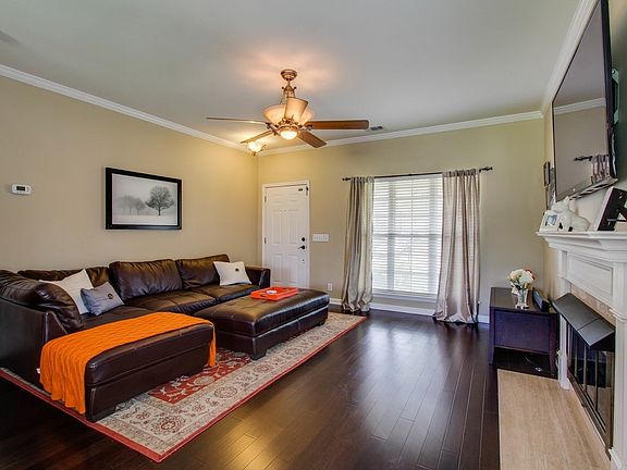 4th image of 812 Aimes Ct