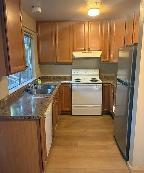 1066 Eleanor Ave — Photo 5