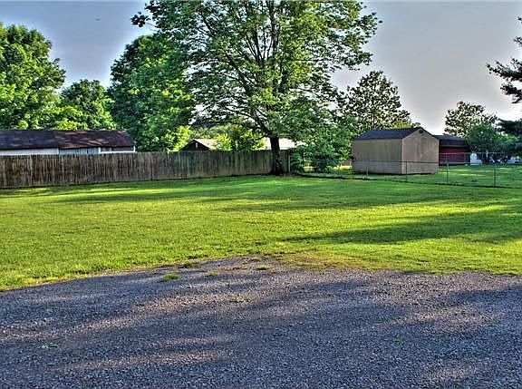 3rd image of 301 Riverview Dr