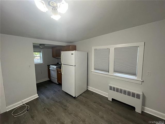 2nd image of 21 White St