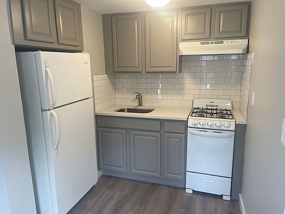 3rd image of 21 Collegeview Ave #4