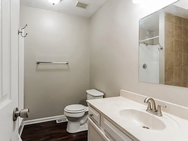 2724 Wellington Dr — Photo 13