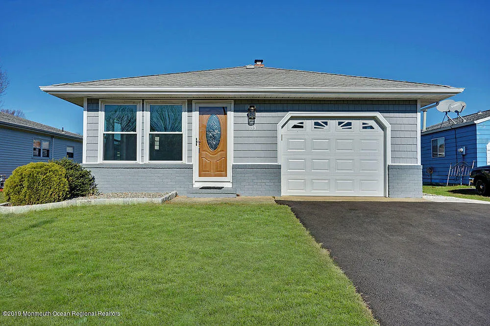 195 Port Royal Dr photo 1