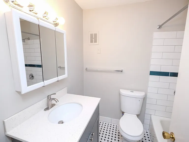 Pillsbury Apartments — Photo 15