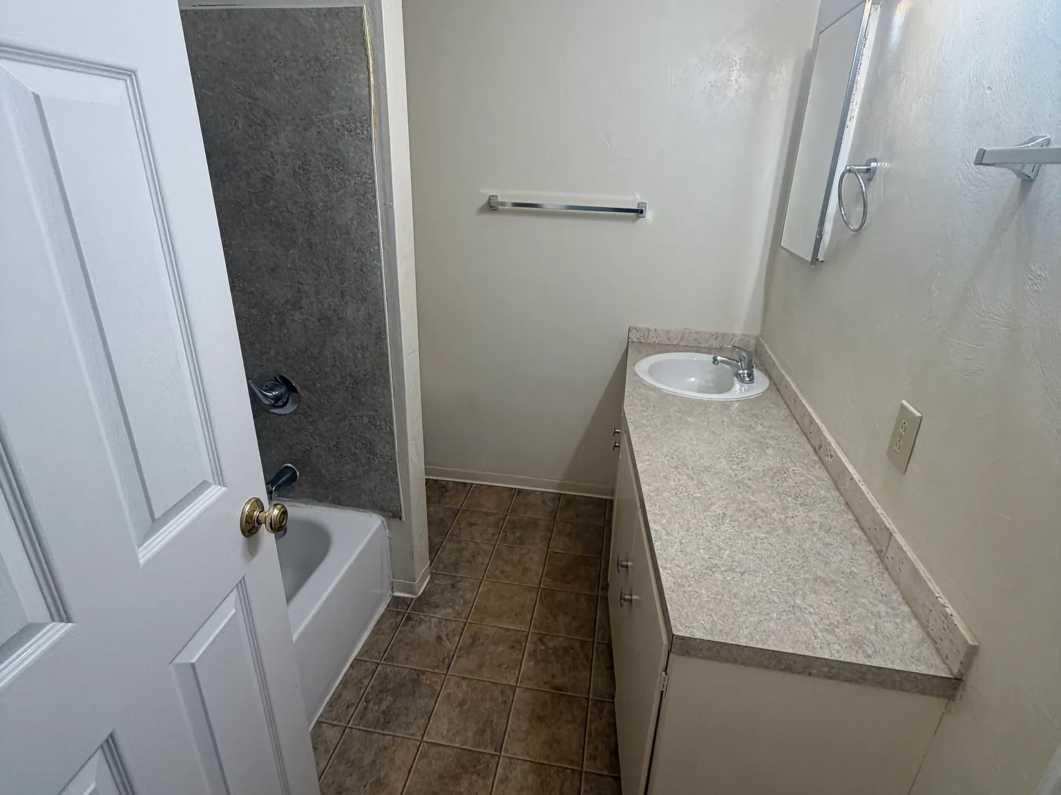 2 bed, 1100 sqft, $1,350 — Photo 3