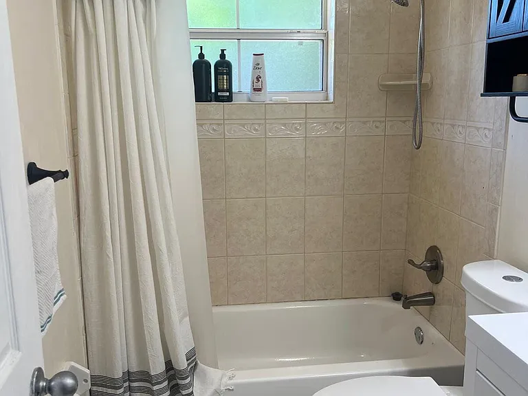 581 Oxford Ave — Photo 13