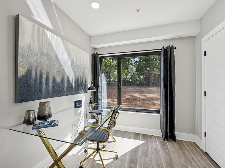 The Tucker Luxury Apartments — Photo 9