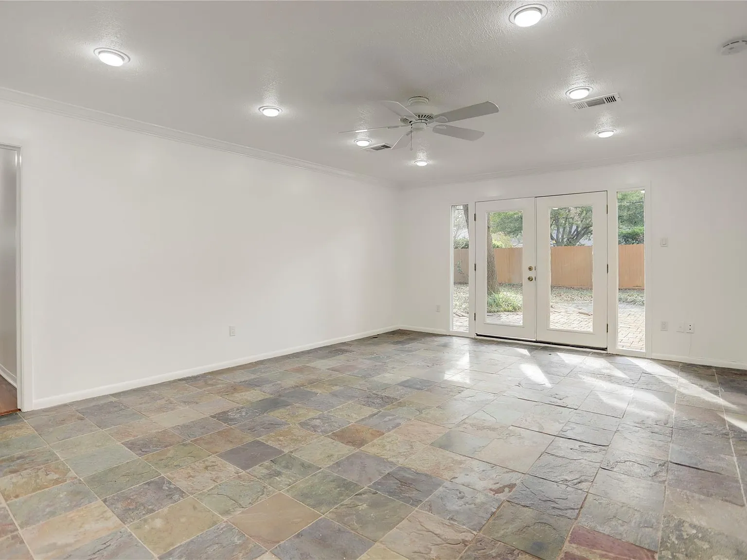 3 bed, 2.0 bath, 2085 sqft, $2,895 — Photo 4