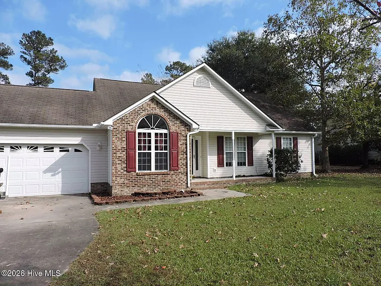 403 Jacqueline Dr — Photo 1