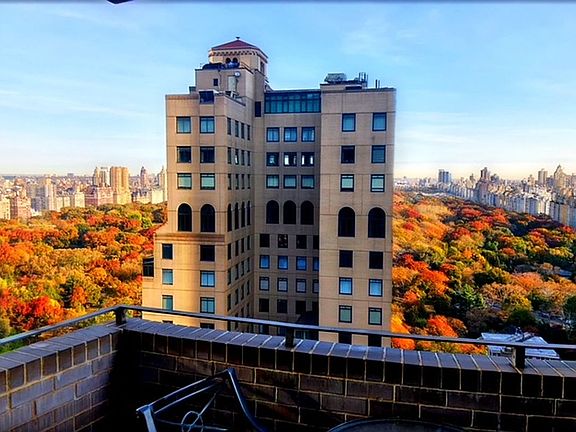 3rd image of 58 W 58th St APT 33A