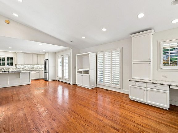 3rd image of 6804 Woodhaven Ct