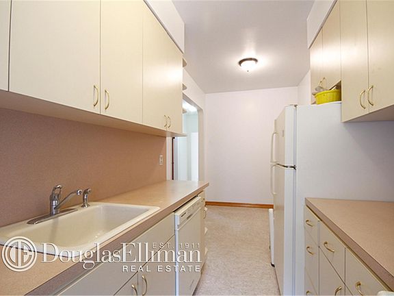 5th image of 2414 28th St APT 2B