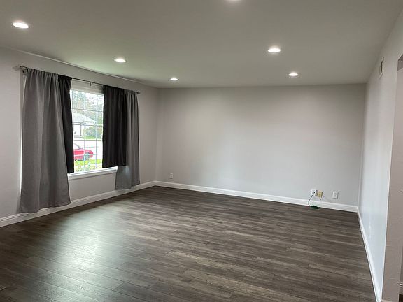 5th image of 5831 Halleck Dr