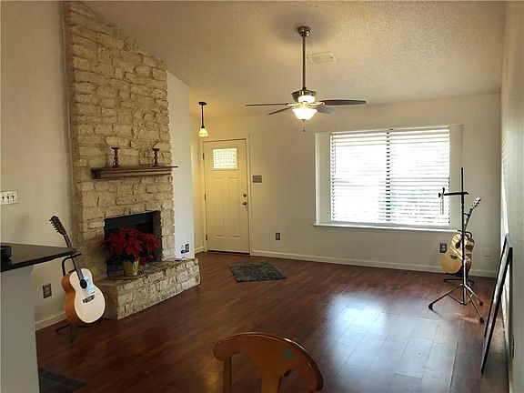 3rd image of 1903 Bluebonnet Dr