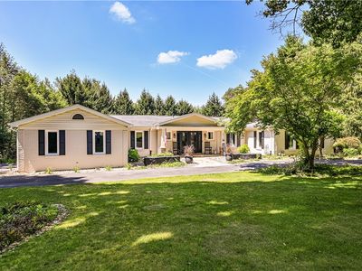 931 Country Club Dr, Greensburg, PA, 15601