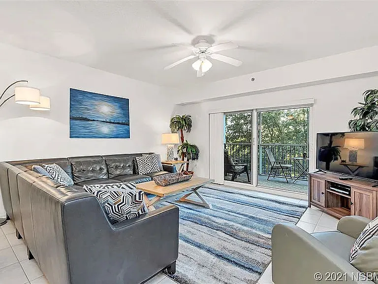 3 bed, 1601 sqft, $3,050 — Photo 3