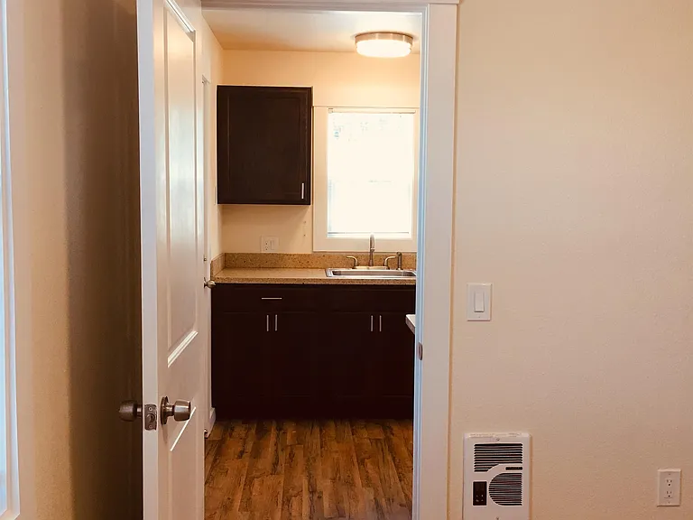 4550 Lakeshore Blvd — Photo 8