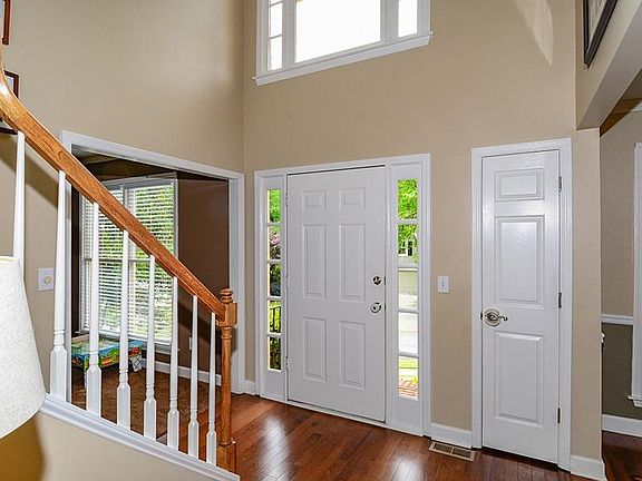 2nd image of 3002 Summer Point Dr